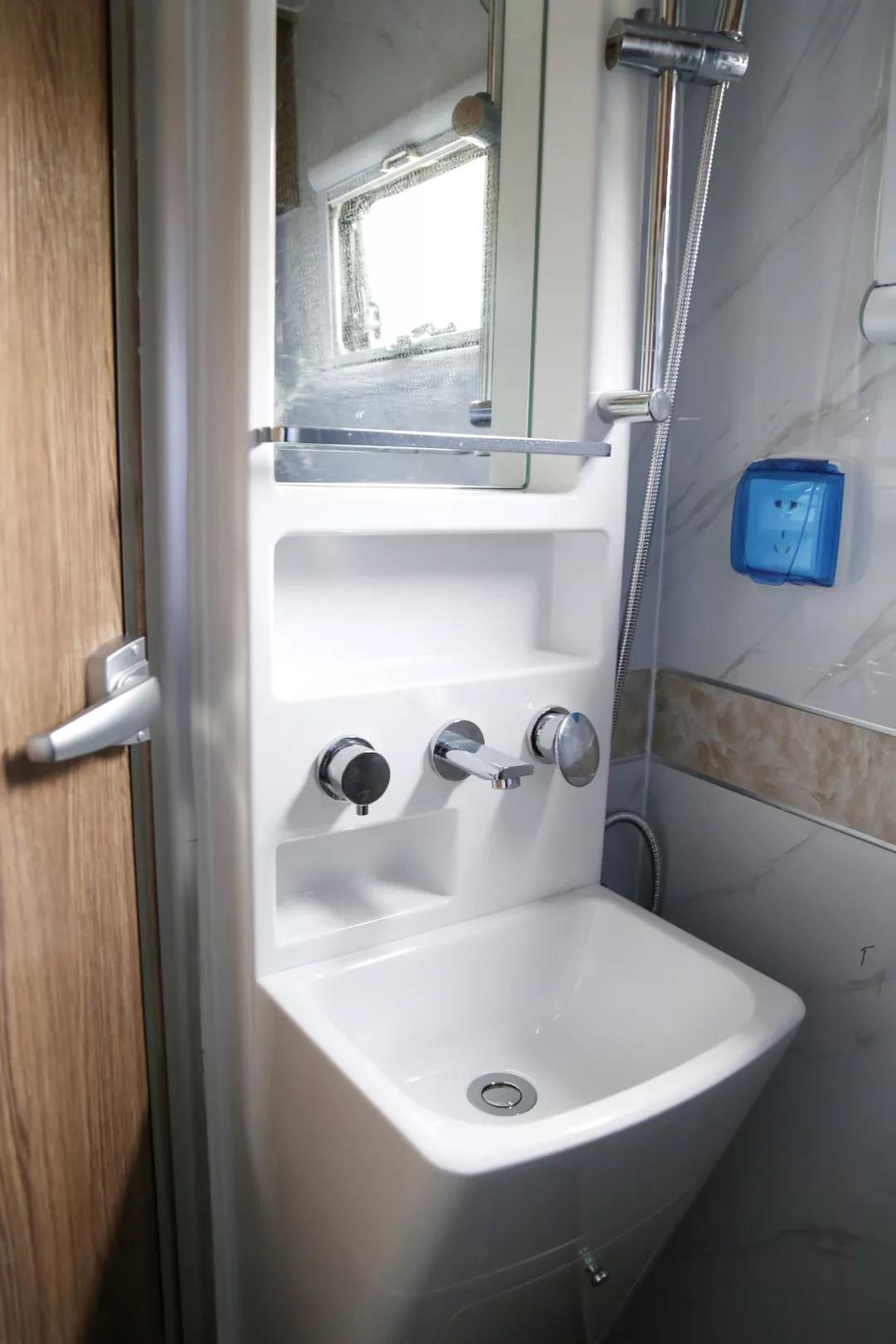 依维柯新宝迪房车,捷夫拖挂房车