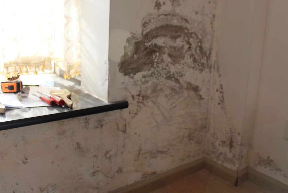 刚入住乳胶漆就脏了,墙面粉化掉皮怎么办