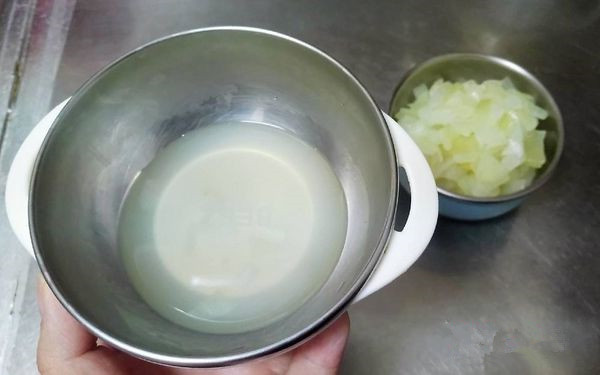 洋葱蒸水对支气管炎咳嗽有效吗,洋葱水是治风寒咳嗽还是风热咳嗽