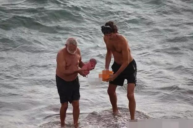 孕妇妈妈在水里生宝宝,孕妈在水中泡温水生宝宝