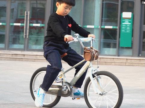 什么礼物让孩子一直挂念你?Babyrun萌骑奇儿童自行车测评