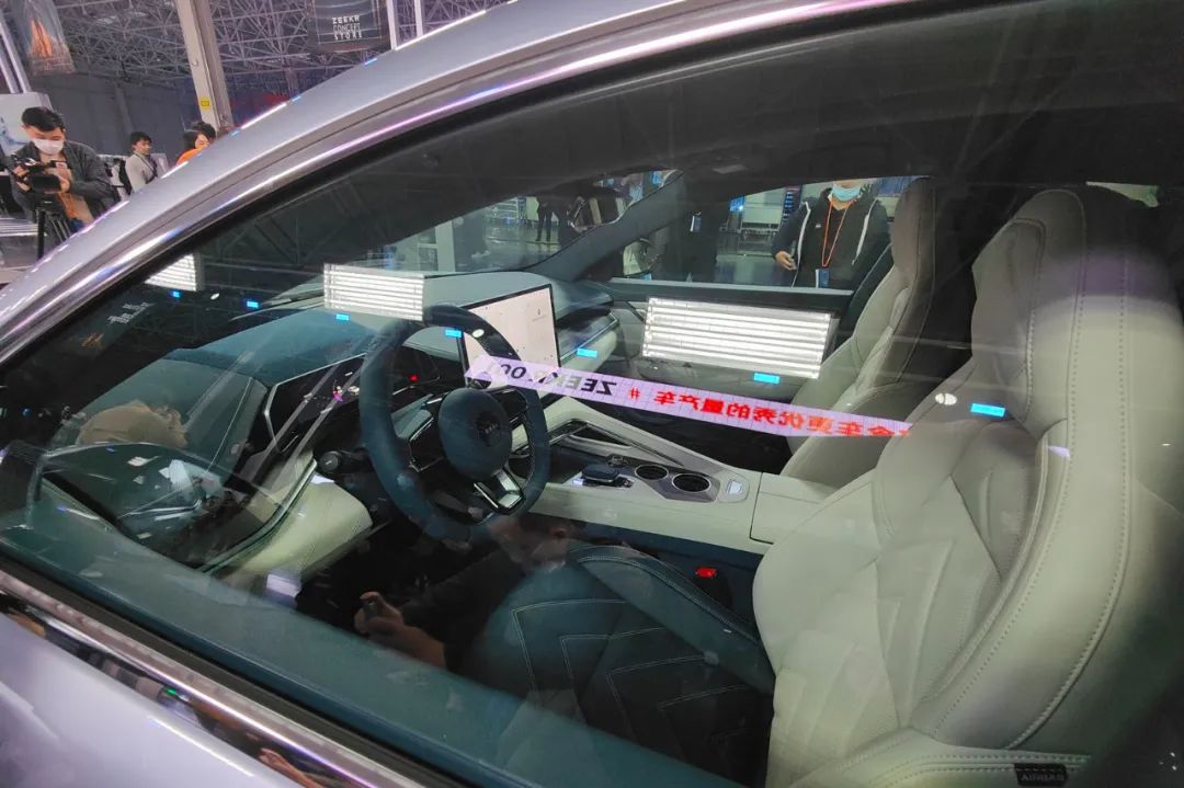 性能车爱好者狂喜：聊聊昨晚的极氪001