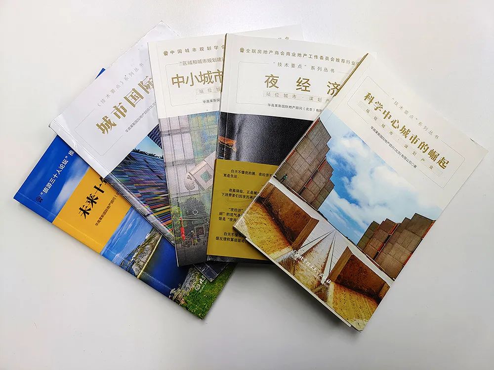 李忠：用钢笔记录粉笔