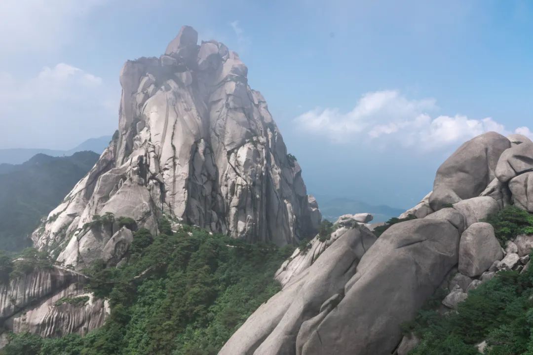 五岳中的南岳位于哪个省,九华山和天柱山哪座更值得游一游