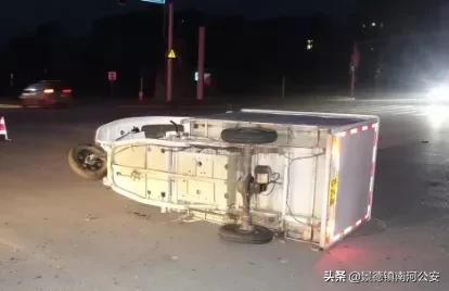 无证驾驶报废*牌套**车,肇事逃逸者2小时落网