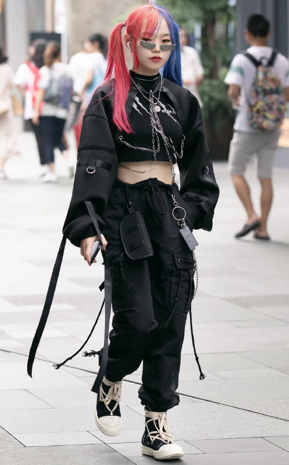 毒液潮鞋,小姐姐穿着毒液高跟鞋