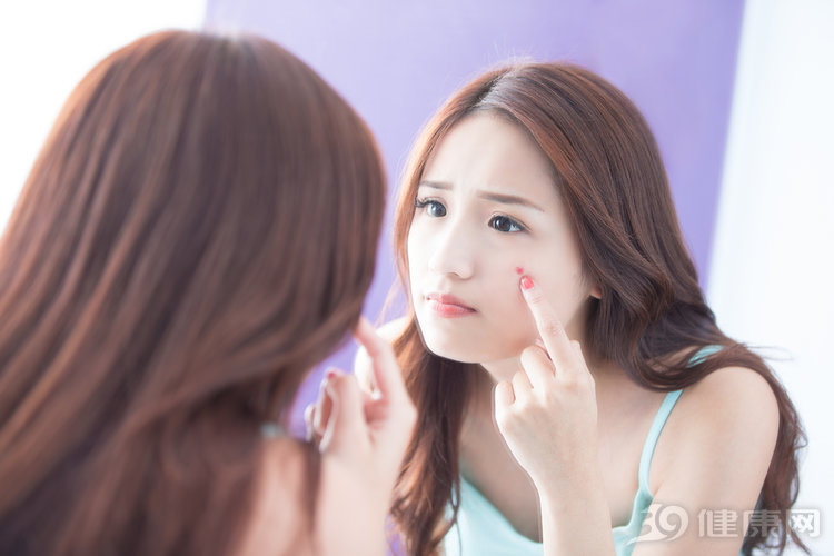 雄性激素比雌性激素过多的女性,女性体内雄性激素过多有什么症状