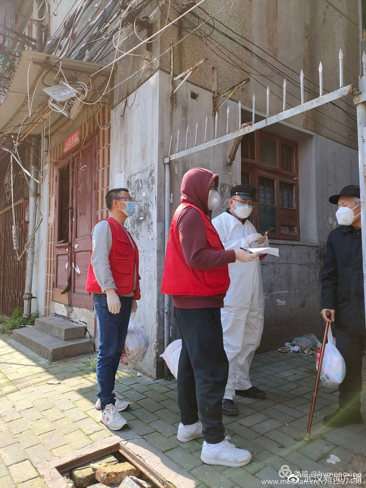 江岸区前进街桃园社区里,有一支“桃园采购轻骑队”