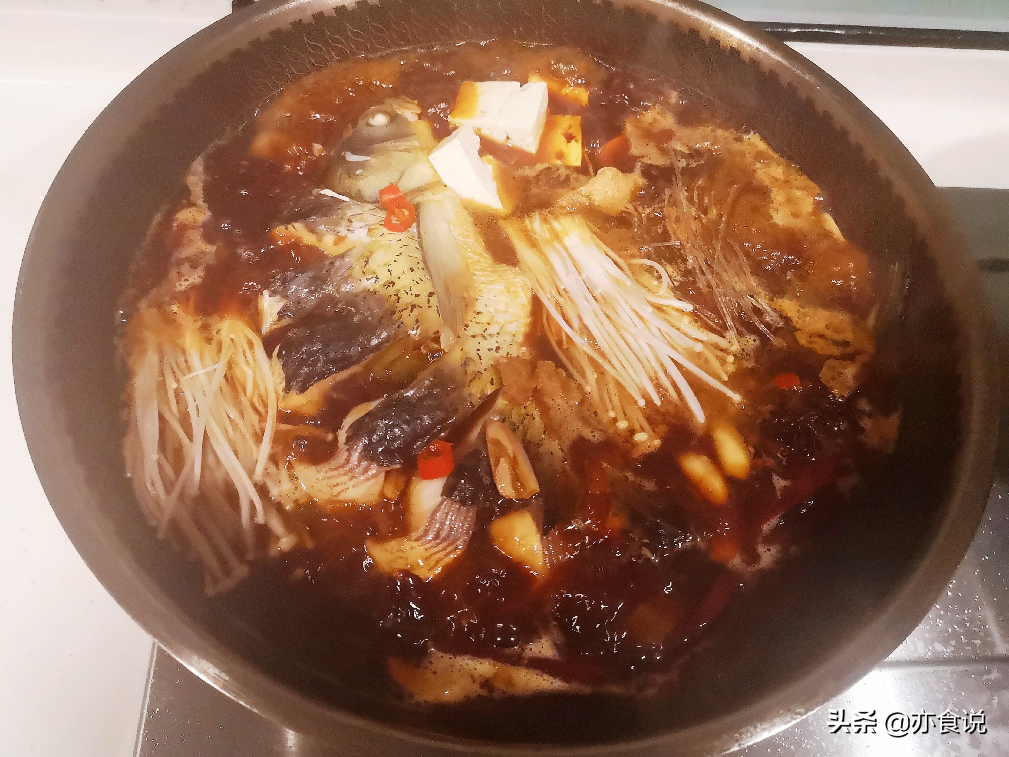 炖鱼家常做法草鱼不腥,东北铁锅炖鱼草鱼最正宗的做法