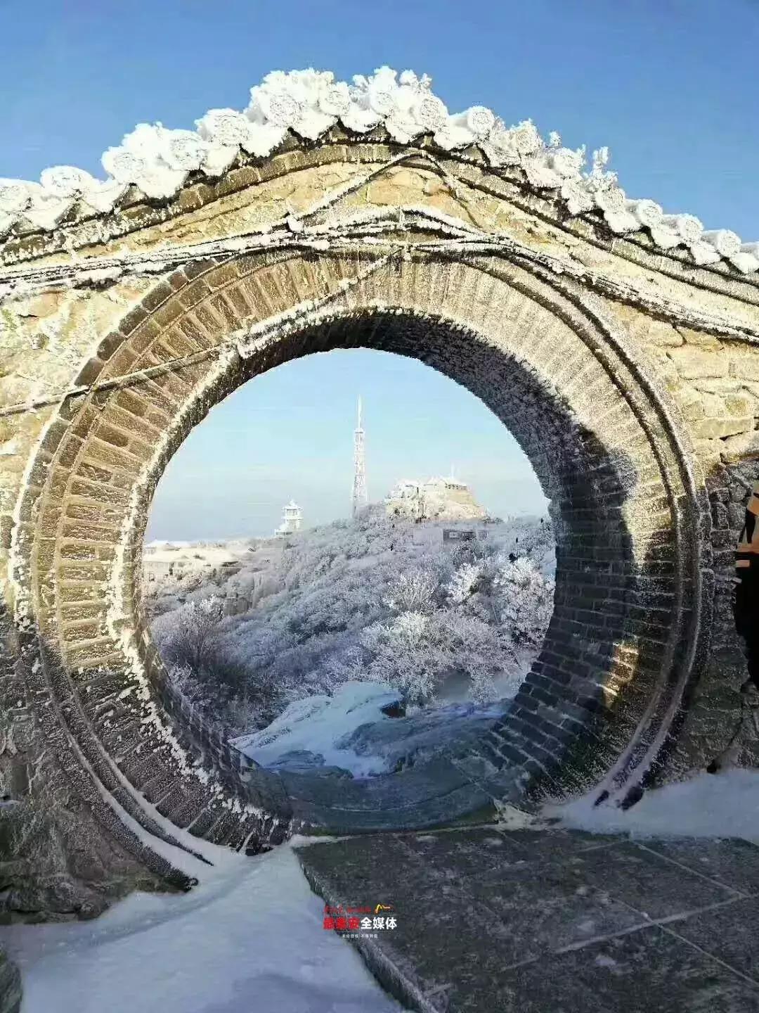 此刻泰山成了雪国,美到无言!高清美图来袭,“雪国的列车”即刻发车!