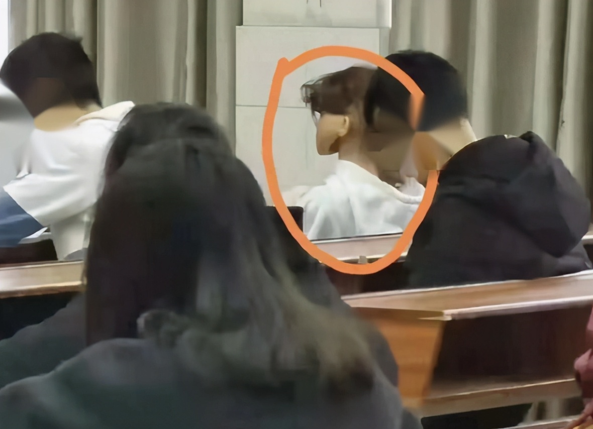 大学生为了逃课，网购“模特”替自己上课，已遭到全校通报处分