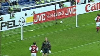 达沃苏克黄金左脚图片,达沃苏克左脚拉小提琴进球