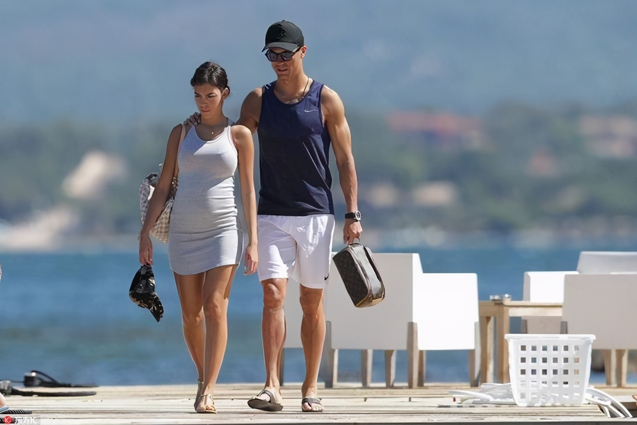 c罗乔治娜太太团,太太团乔治娜