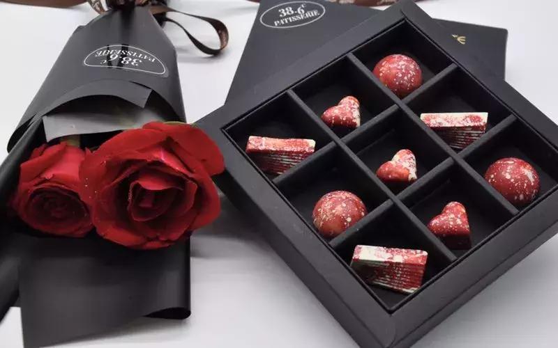 情人节送老婆什么礼物有纪念意义,情人节送男朋友什么礼物1000左右