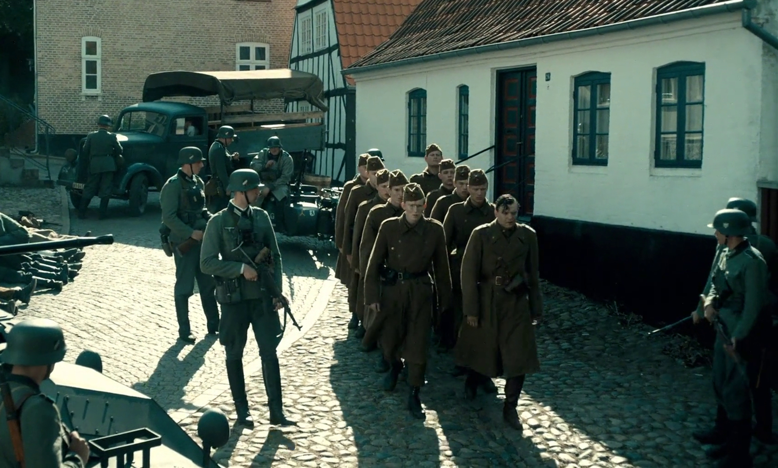 格陵兰岛属于丹麦还是丹麦的领土,为什么最大的岛屿是格陵兰岛