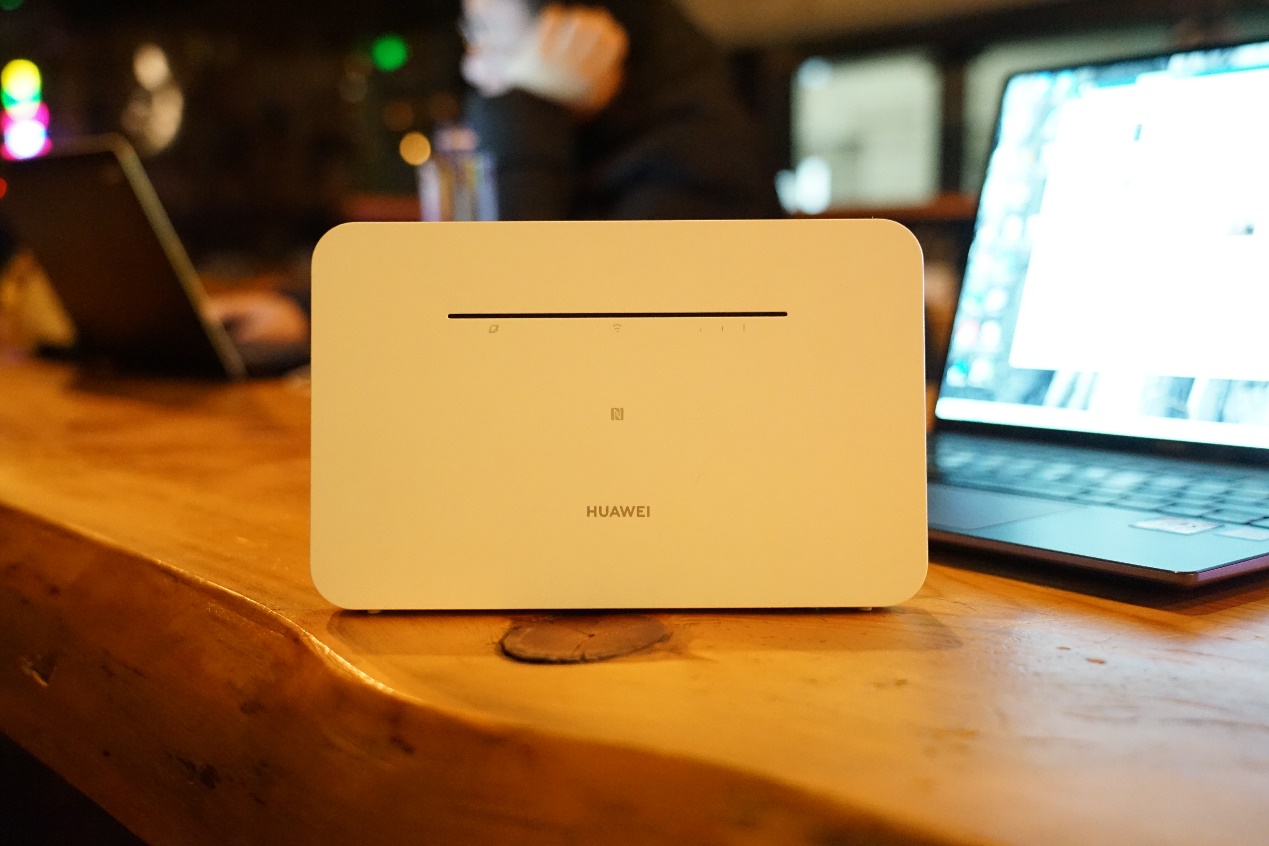 不拉光纤插卡就能用Wi-Fi,华为移动路由堪称上网利器