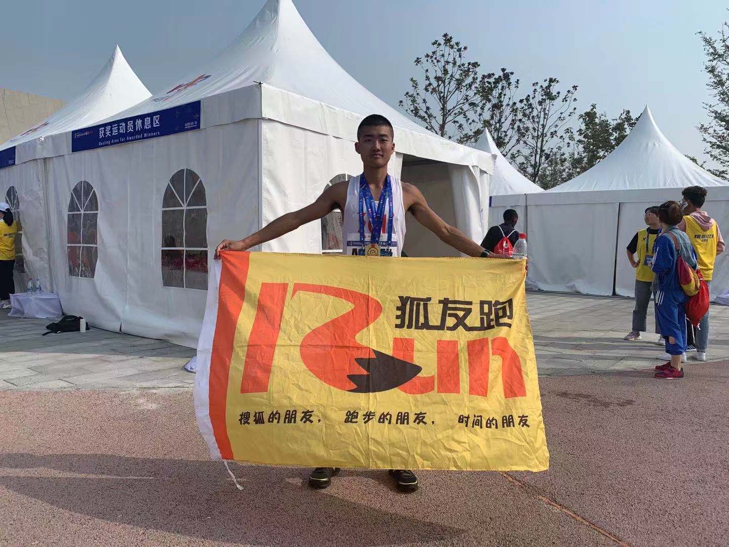 跑狐周记|1:59:40基普乔格成功破2!Kosgei破女子世界纪录