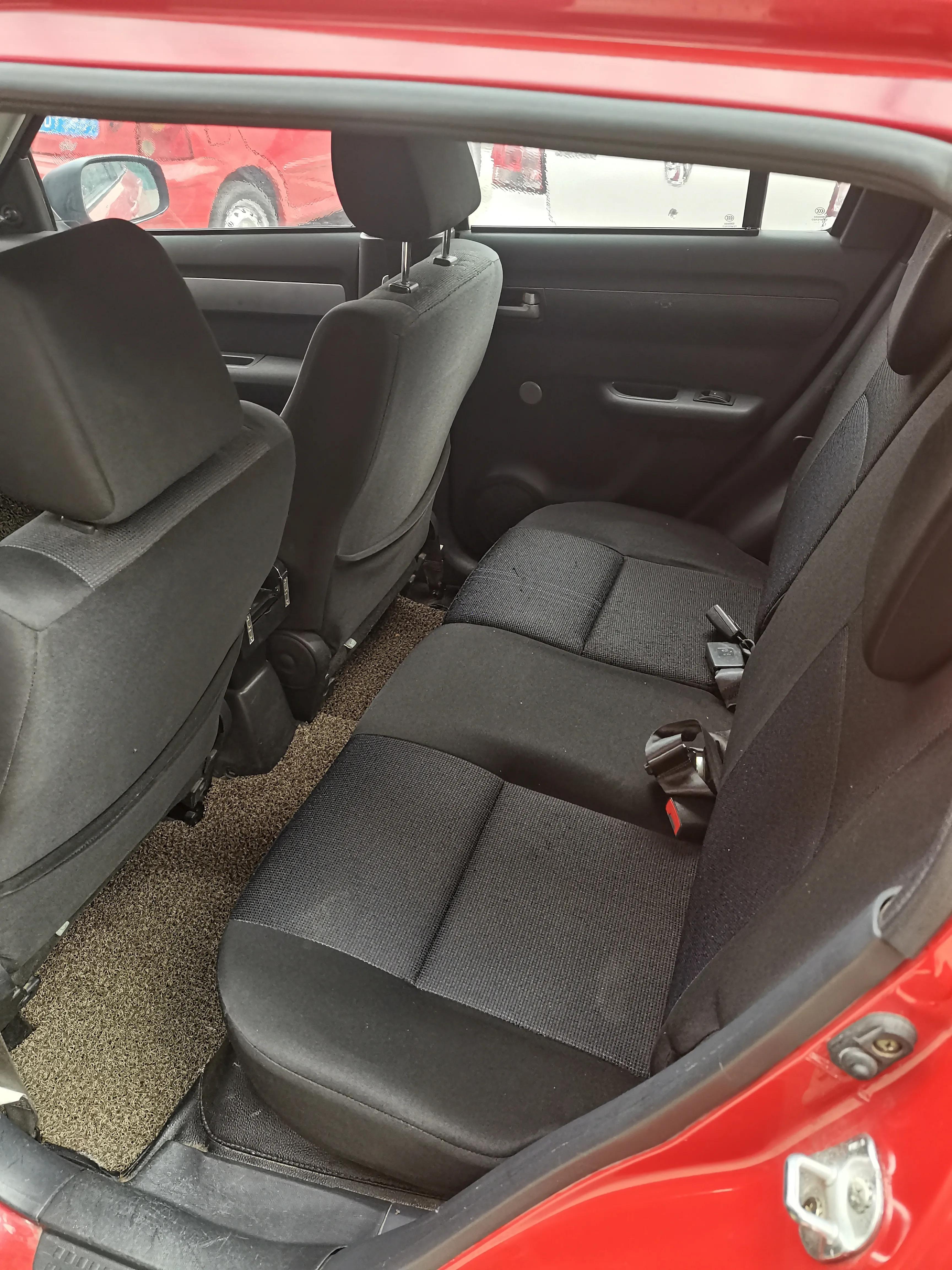 铃木红色雨燕超清,红颜色的小铃木