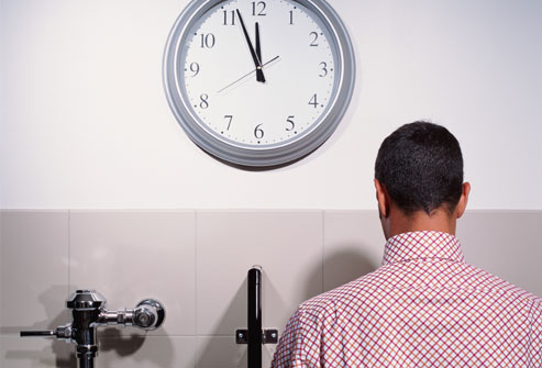 老龄男性急迫性尿失禁,年轻男性尿无力怎么恢复