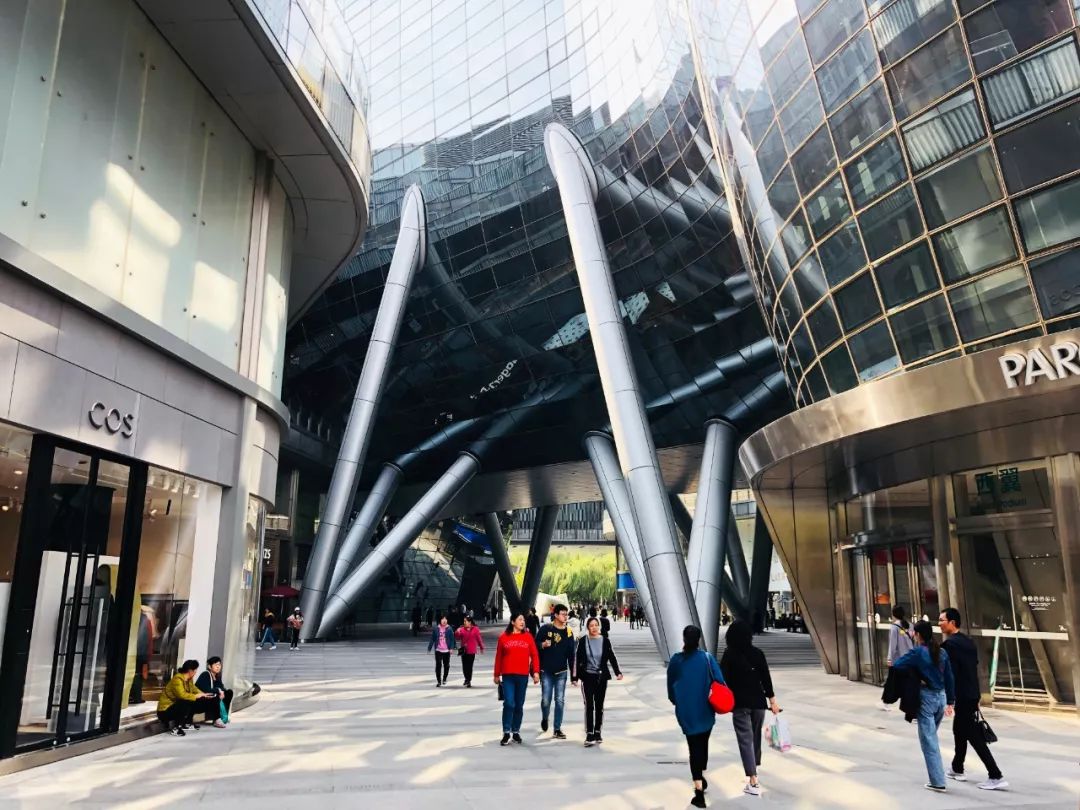 济南泉城路最新变化,济南泉城路限时步行吗