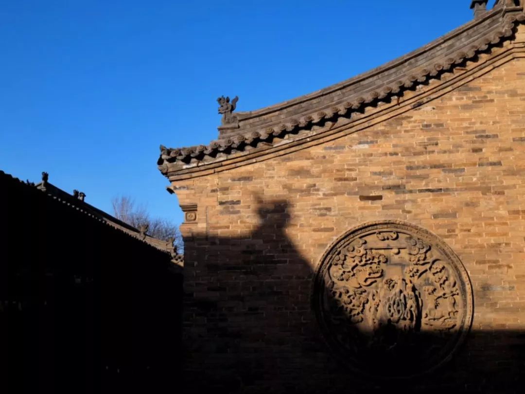 一座神人共栖的“煤都”