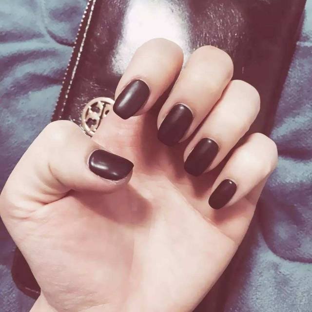 好多的指甲油,什么指甲油好看又持久