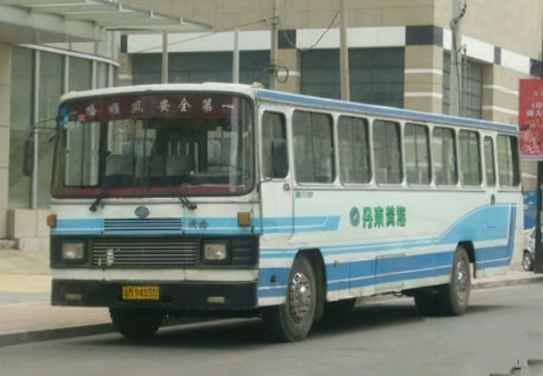 辉煌一时的丹东黄海汽车，是如何一步步走下神坛的？