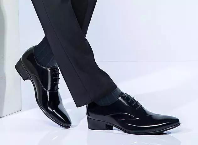 皮鞋穿脏了又有皱纹怎么办,黑皮鞋蹭痕修复小妙招