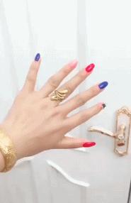 在楼梯上摔倒的搞笑视频,楼梯上摔下来搞笑图片