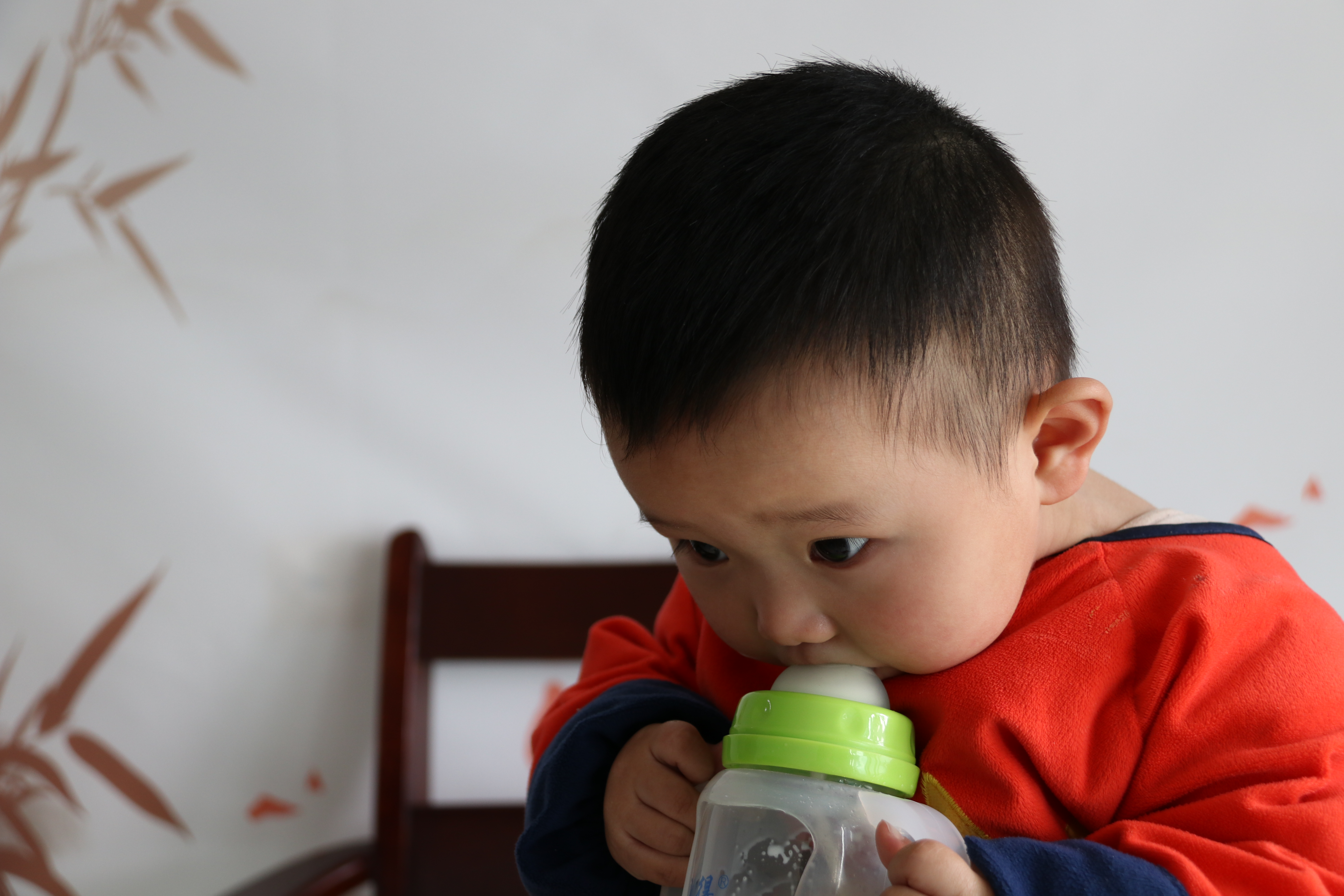 宝宝深浅睡眠交替醒来怎么哄睡,宝宝睡觉总是醒一定要注意这几点