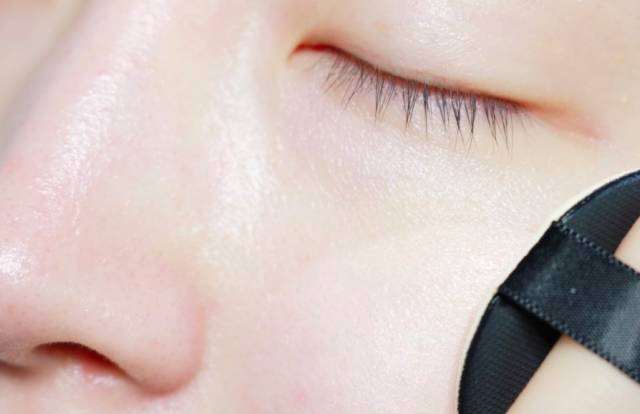 你不知道的夏日透亮妆容小技巧,油皮防脱妆的正确妆容