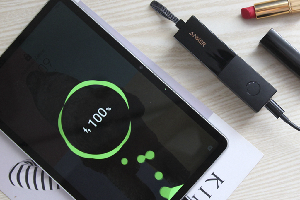 小米有品“为爱续航”，推出Anker安克口红超极充，二合一设计