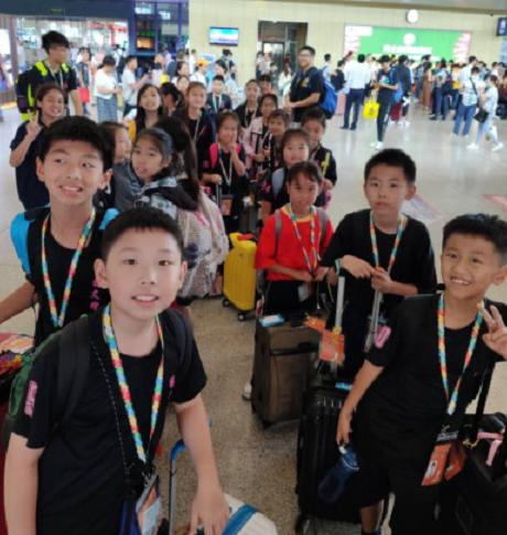 香港保良局林文粲英文小学与浠水雨露学校的这场篮球友谊赛