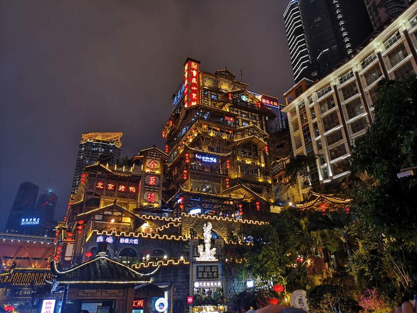 和颐洪崖洞酒店江景落地窗,和颐重庆解放碑洪崖洞店选房