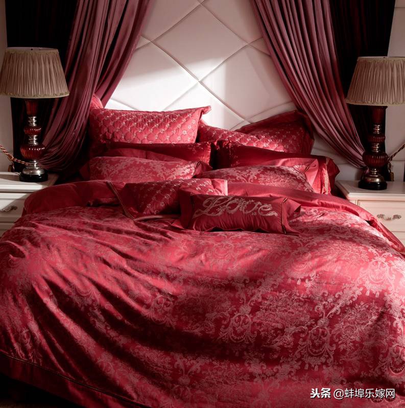 结婚时准备四件套还是八件套？中国红到洋气红只有一步之遥