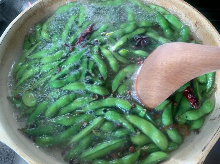 煮毛豆不上色,盐水毛豆怎么做翠绿不发黄