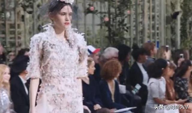 香奈儿的鞋子穿几次就报废,香奈儿鞋过水坑