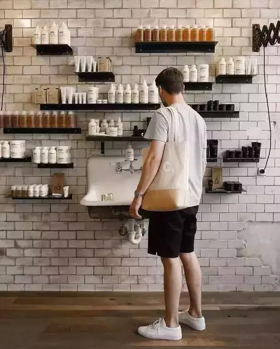 男士夏天穿短裤配什么鞋子好,舒适男士夏天休闲短裤