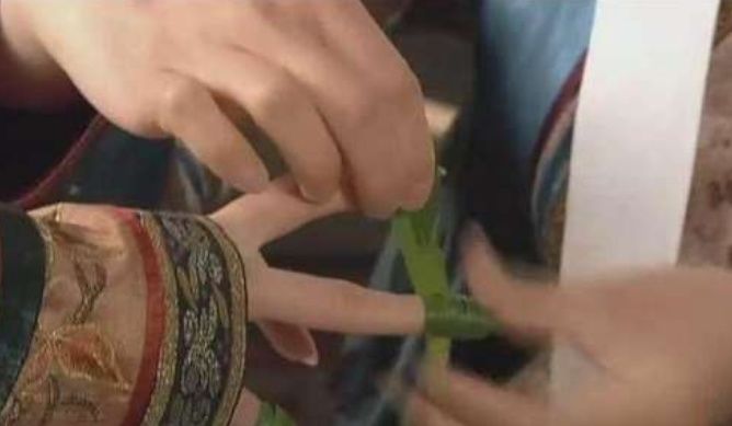 甄嬛传哪一集滴血认亲发现有白矾,甄嬛传滴血验亲白矾片段