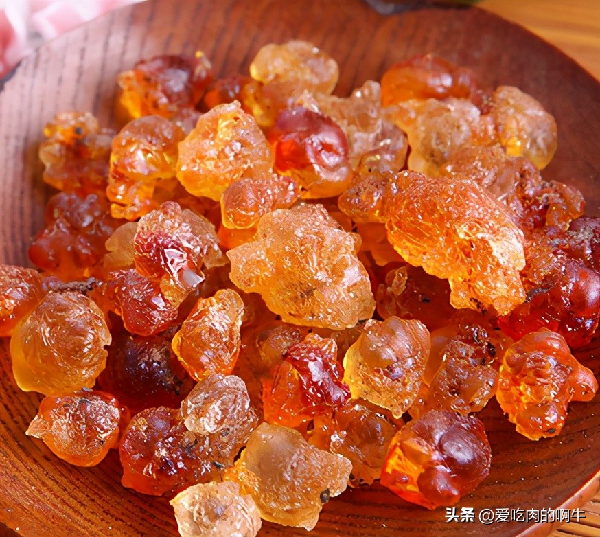 桃胶的正确做法和吃法图片,春天摘桃胶