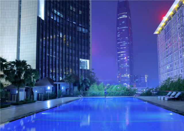 东莞｜康帝国际酒店仅1199高级客房+自助早晚餐+饮品券2张+小公仔