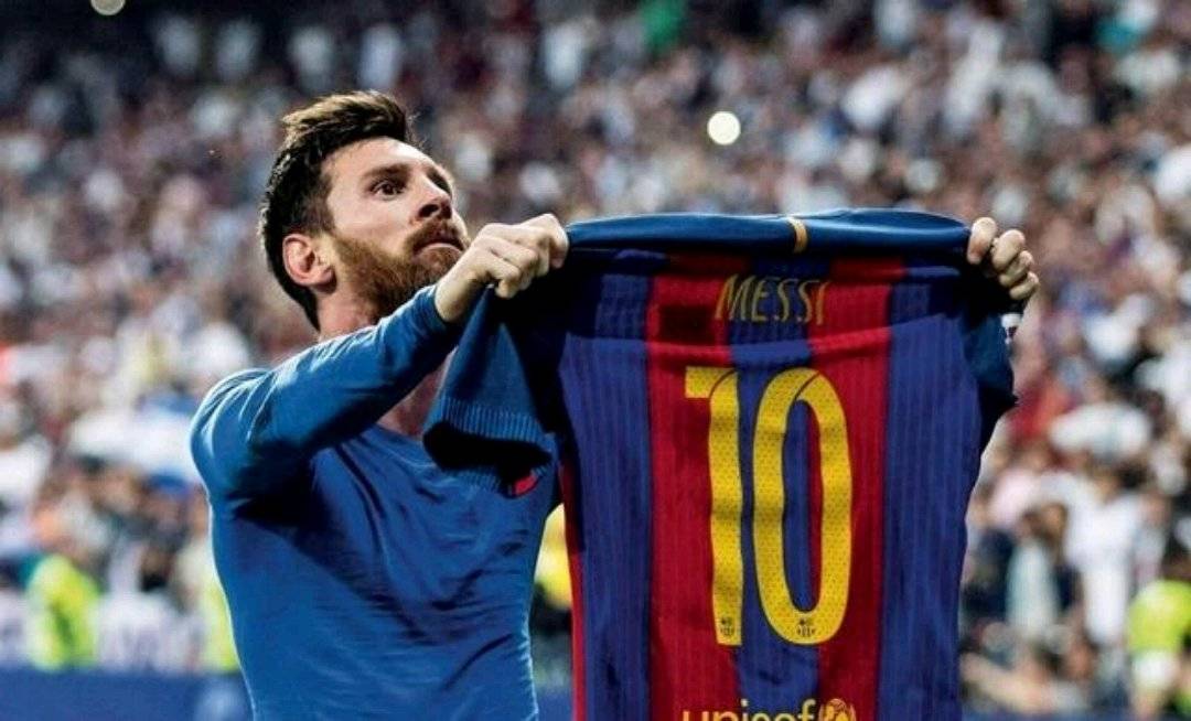 主动扩大防守范围手球,足球新规则自己停球打手算手球么