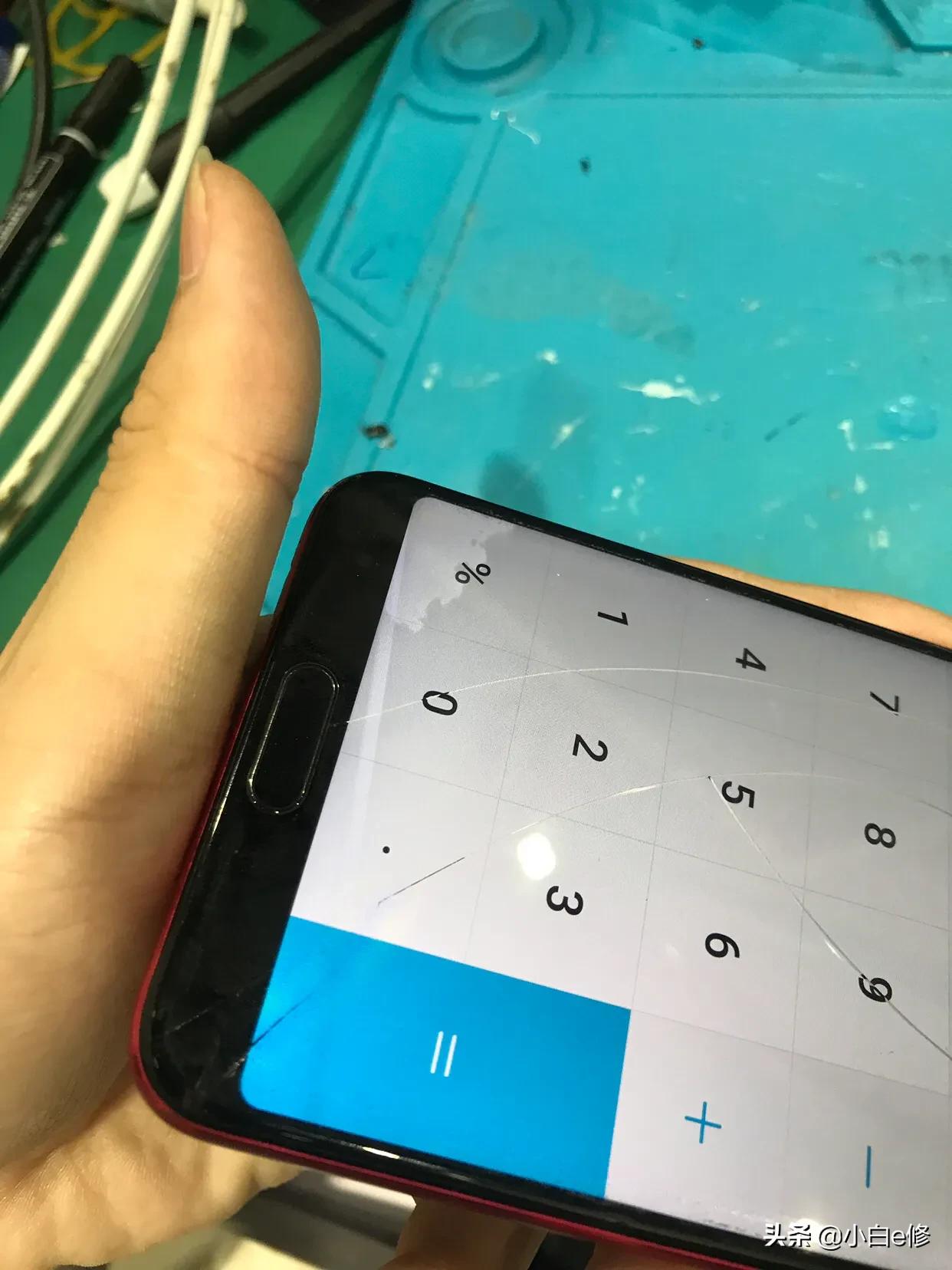 荣耀v10换外屏后出现黑点,荣耀v10换屏幕总成出现花屏