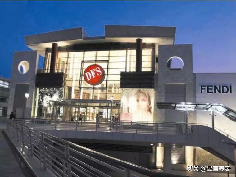 戴15元手表，租一居室，秘密捐出560亿，这位老人活出上帝的模样