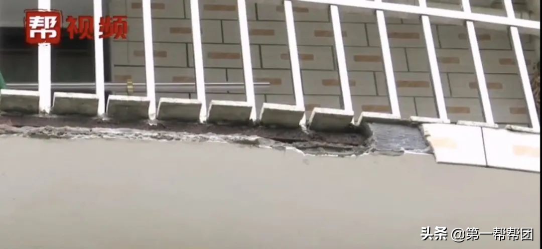 隔壁建房二年后导致我家墙壁开裂,家里房子二十几年墙裂