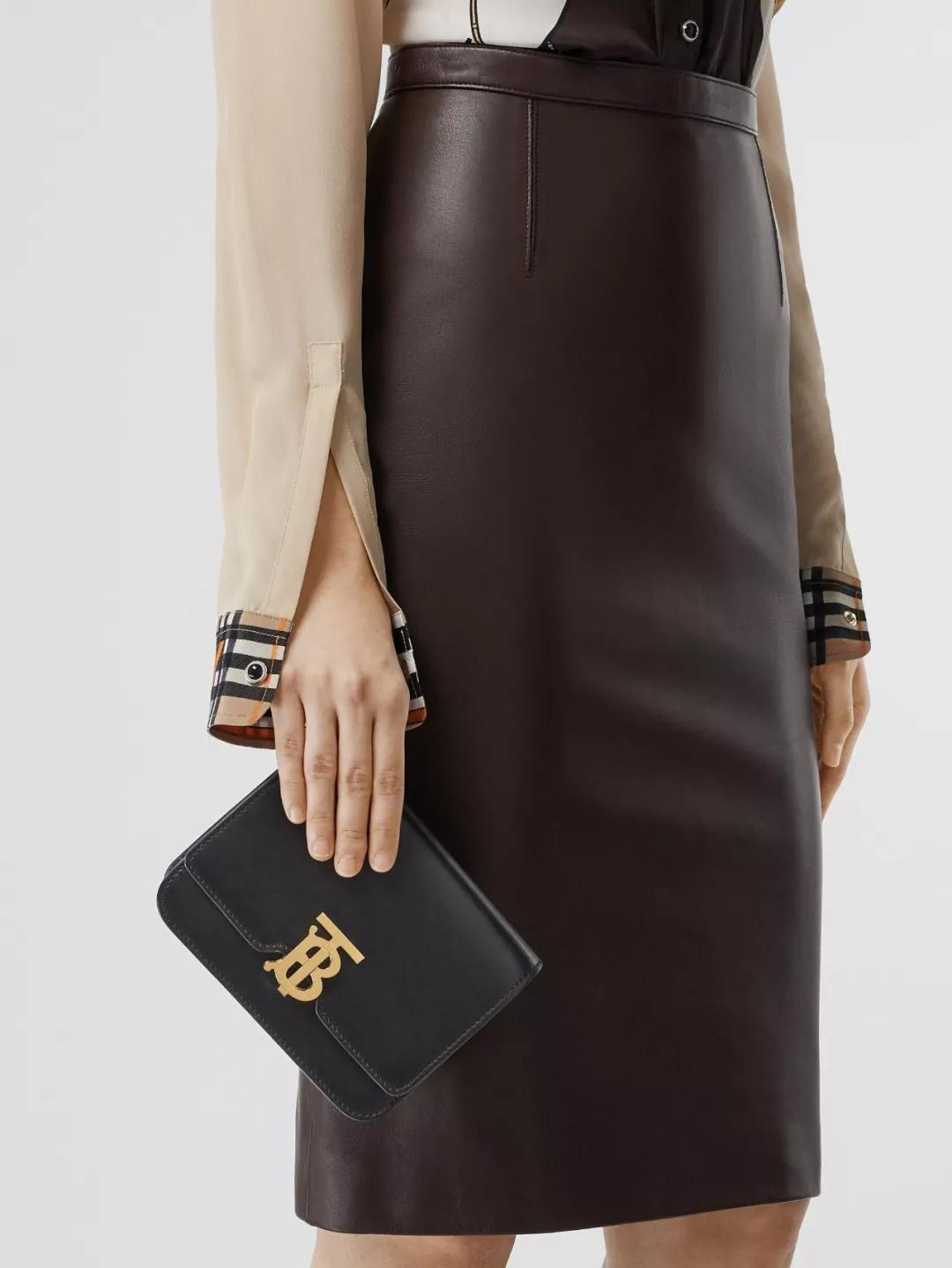 最新款的腰包简单一点,斜挎腰包最值得入手的大牌