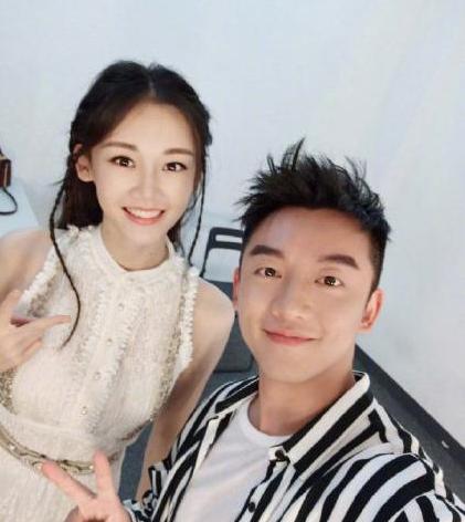 郑恺苗苗官宣后对baby的态度,郑恺和苗苗官宣在一起多久了