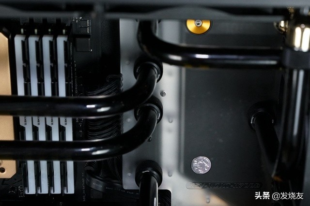 沉默是金~NZXTH700黑金电脑水冷装机秀