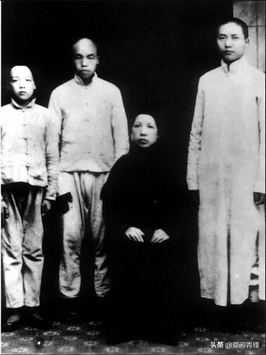 “扩红”方法不当，引起毛*东泽**、毛泽覃兄弟争吵