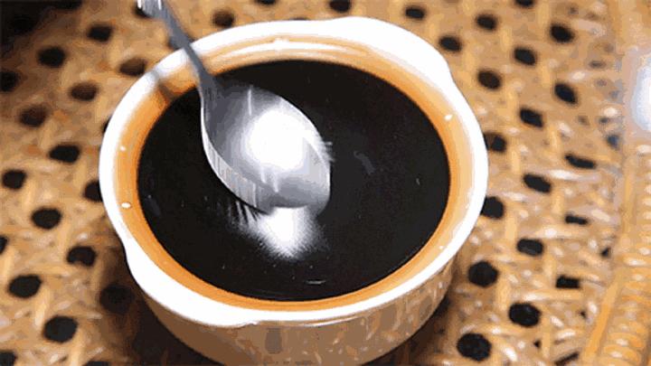 吃了龟苓膏有明显反应,龟苓膏真的有龟吗